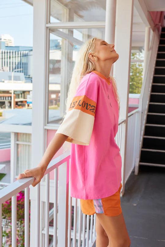 Sea Shell Motel Oversized Tee - Flamingo