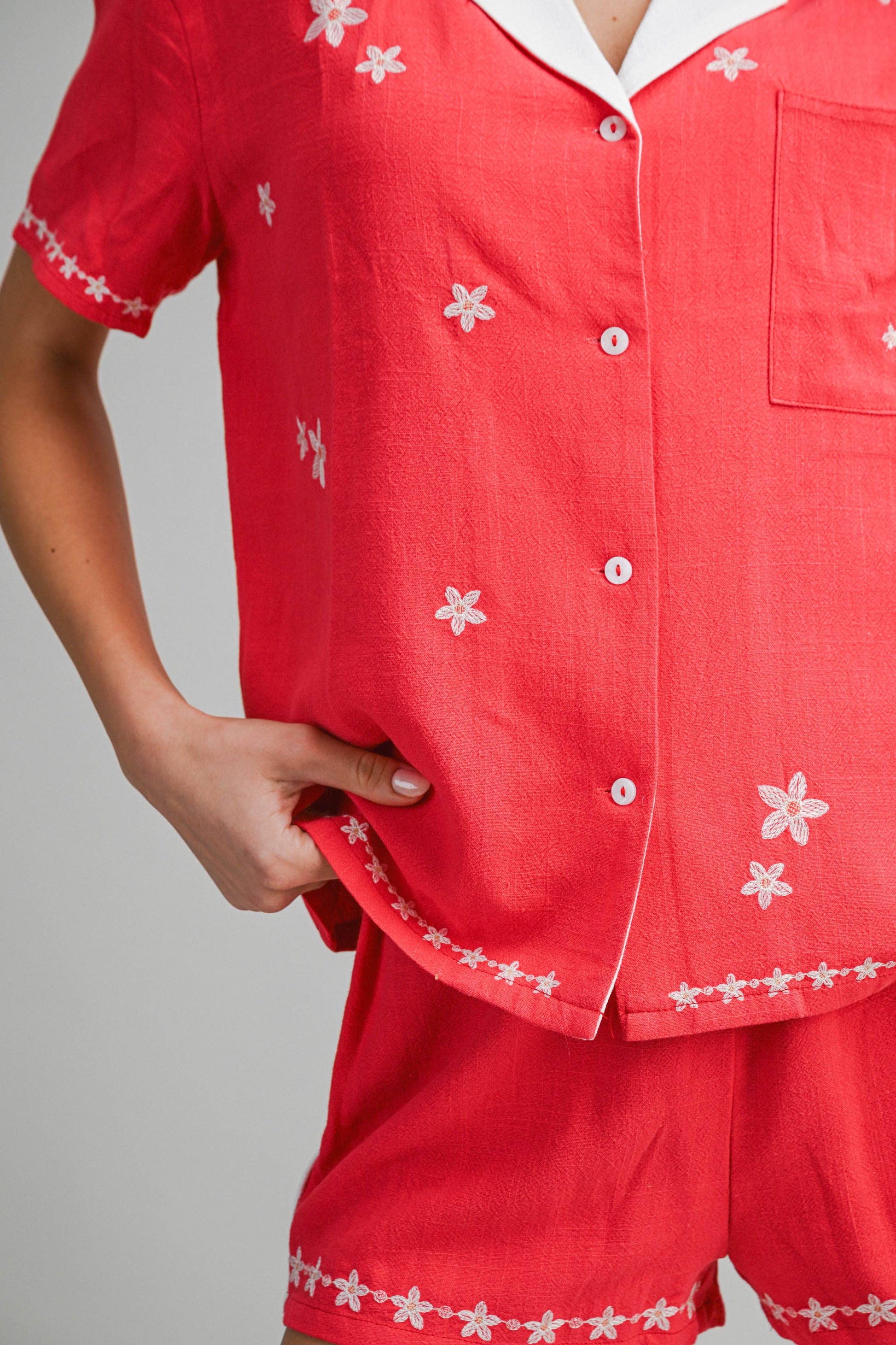 Embroidered Elastic Waist Shorts