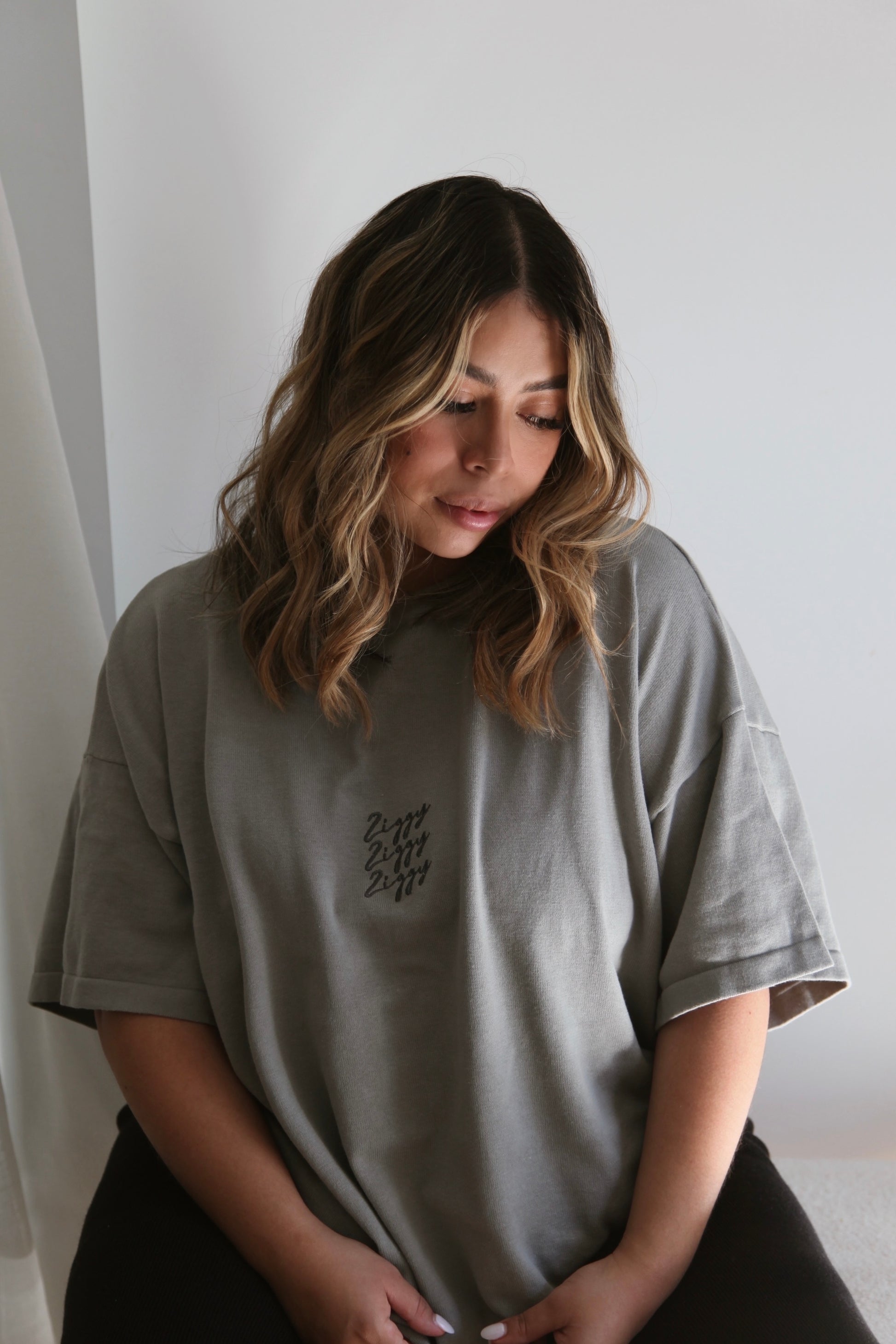 SIGNATURE TEE | GRAY (WOMEN'S)